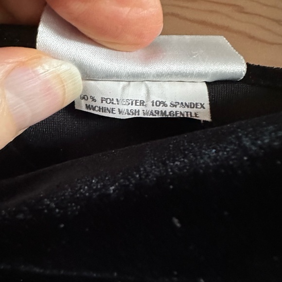 Black Velvet vintage evening gown by Gloria Vanderbilt - Picture 6 of 9